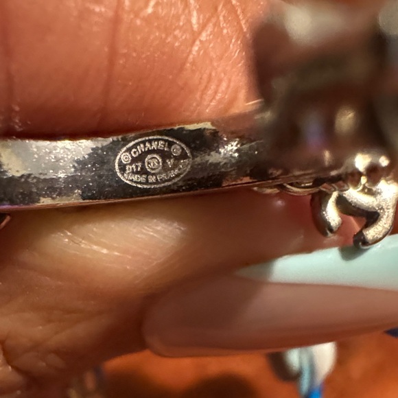 CHANEL Silver Dragon Motif Earring - Picture 3 of 3